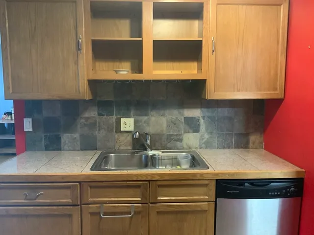 $169,900 | 109 Regency Park Drive, Unit 109, Agawam, MA 01001