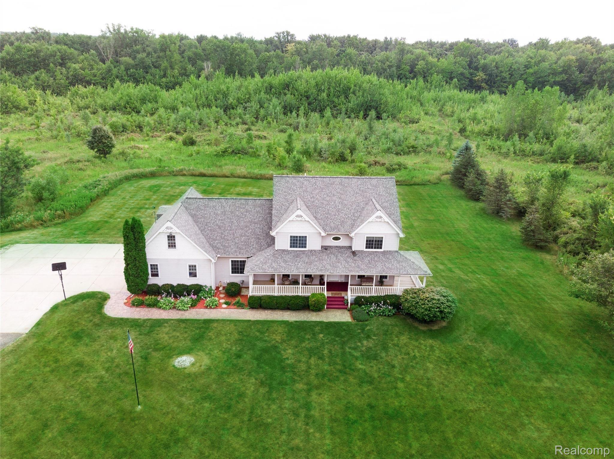 2191 West Ray Road Fenton, MI 48430 - Photo 19 of 25 2191-Ray-Road-Exterior-(5).jpg