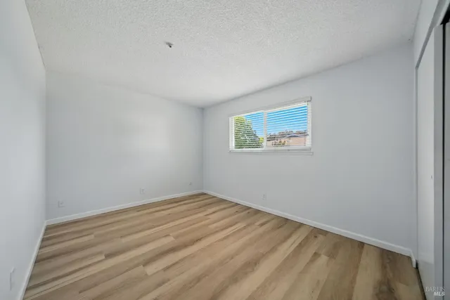 a view of empty room with window