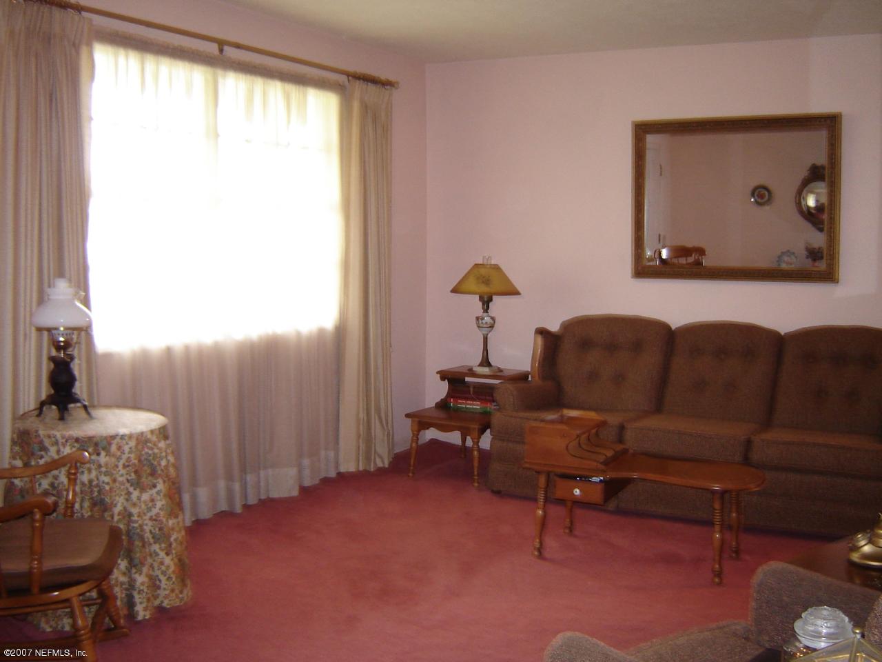 887 Palermo Road Jacksonville, FL 32216 - Photo 2 of 7 Living Room