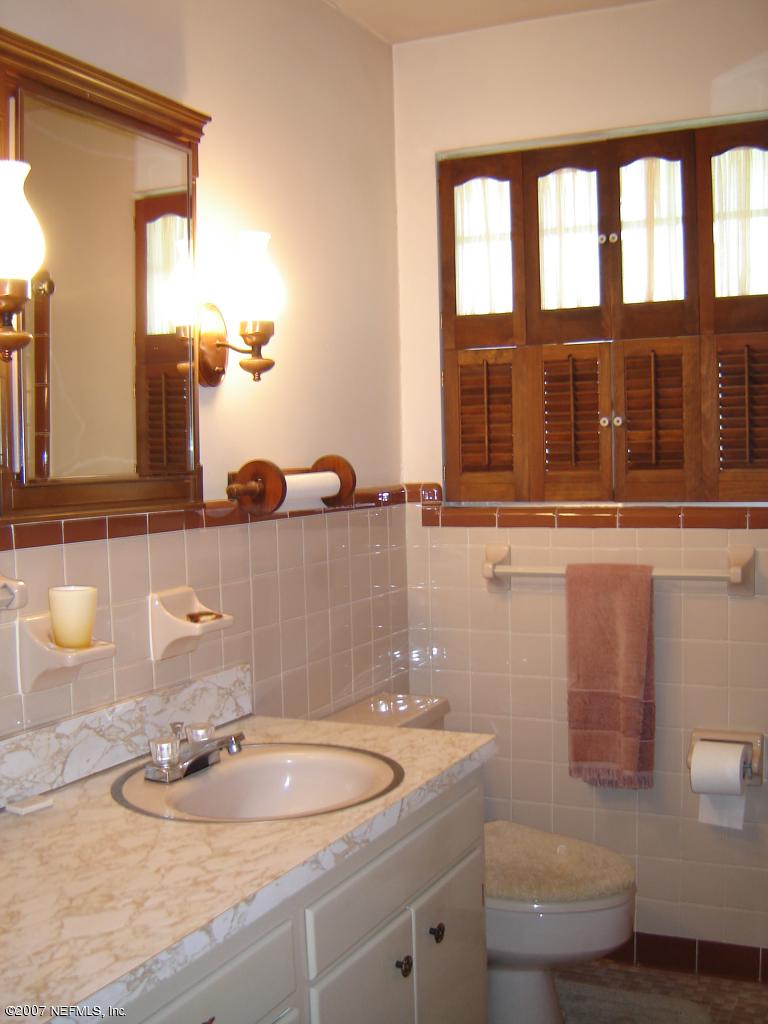 887 Palermo Road Jacksonville, FL 32216 - Photo 6 of 7 Hall Bath