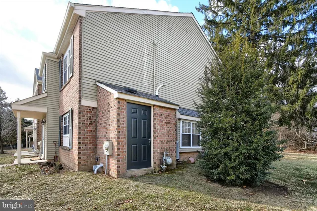 $2,550 | 13 Yorktown Court, Unit 115 U13, Blue Bell, PA 19422