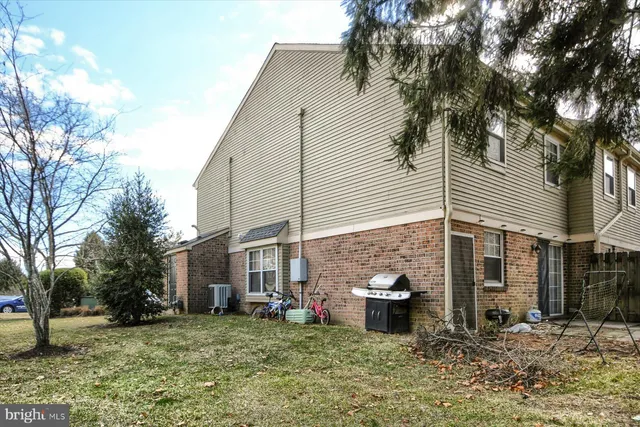$2,550 | 13 Yorktown Court, Unit 115 U13, Blue Bell, PA 19422