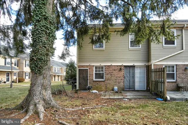 $2,550 | 13 Yorktown Court, Unit 115 U13, Blue Bell, PA 19422