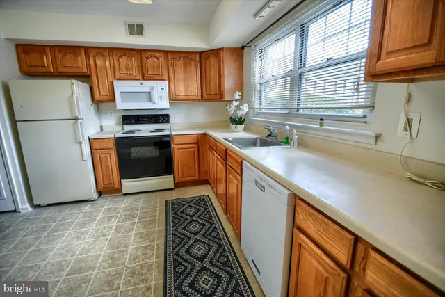 $2,550 | 13 Yorktown Court, Unit 115 U13, Blue Bell, PA 19422