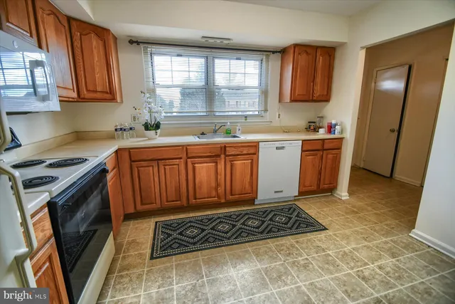 $2,550 | 13 Yorktown Court, Unit 115 U13, Blue Bell, PA 19422