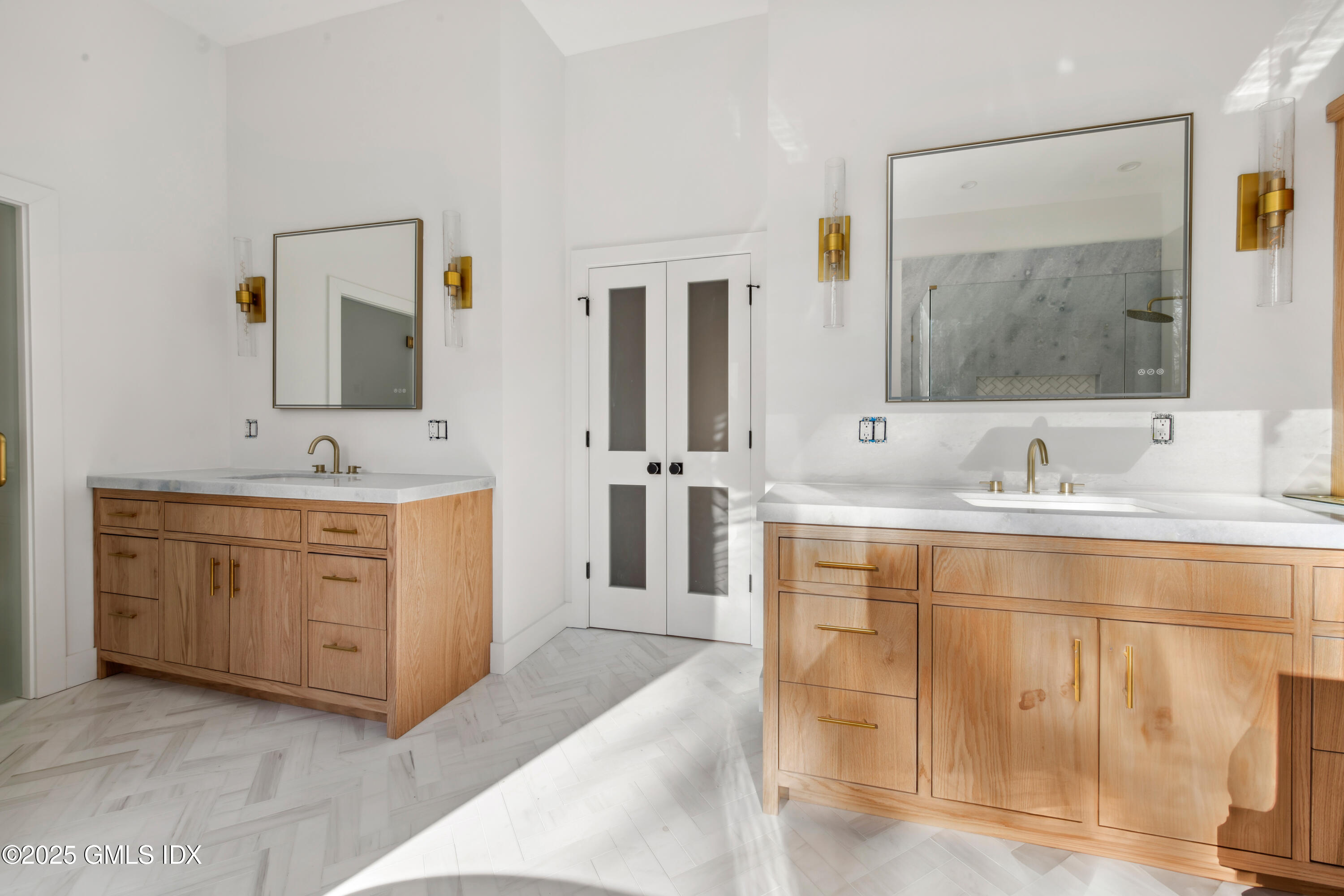 34 Thunder Mountain Road Greenwich, CT 06831 - Photo 15 of 27 Primary Bathroom