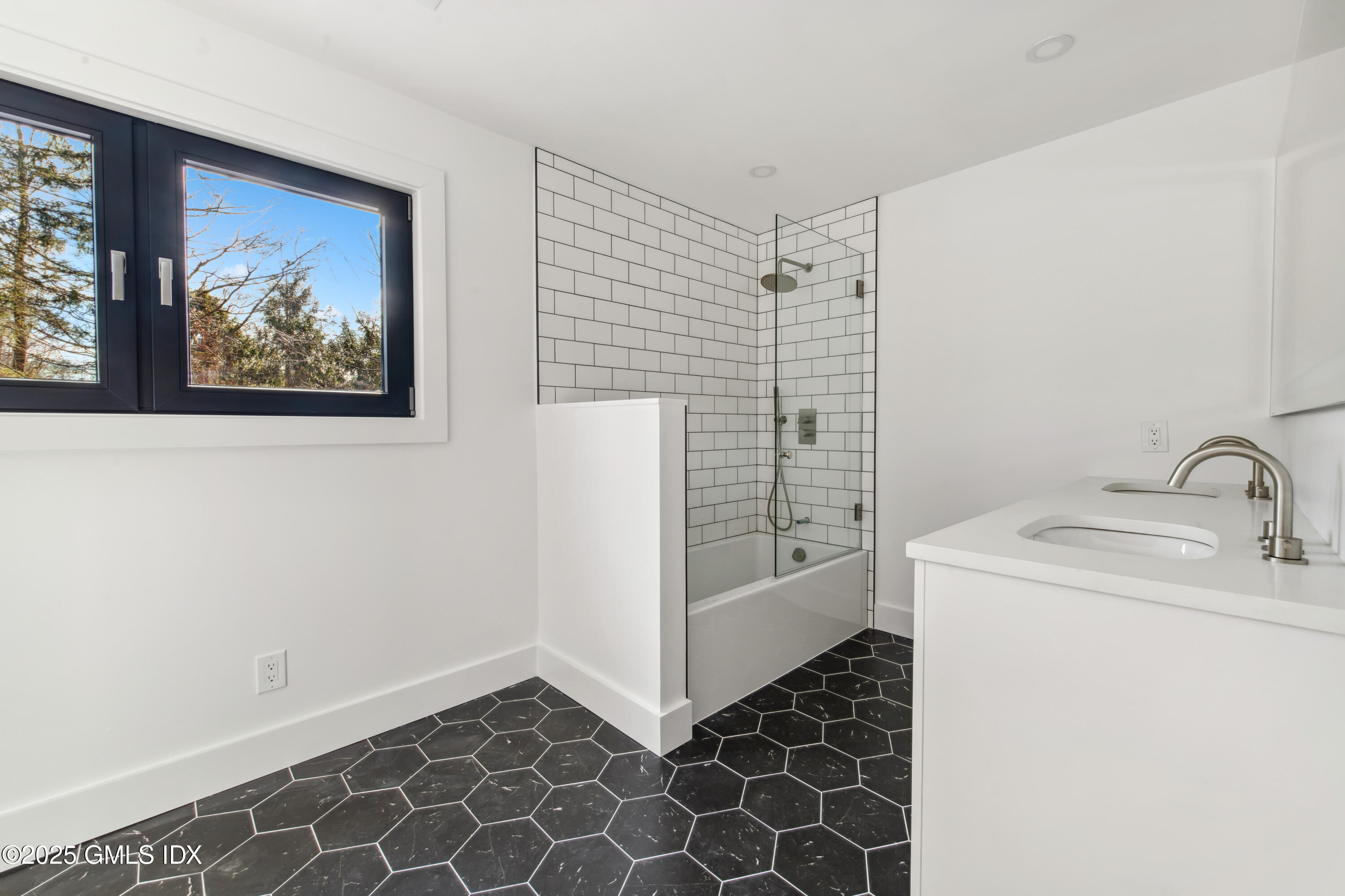 34 Thunder Mountain Road Greenwich, CT 06831 - Photo 21 of 27 Bathroom
