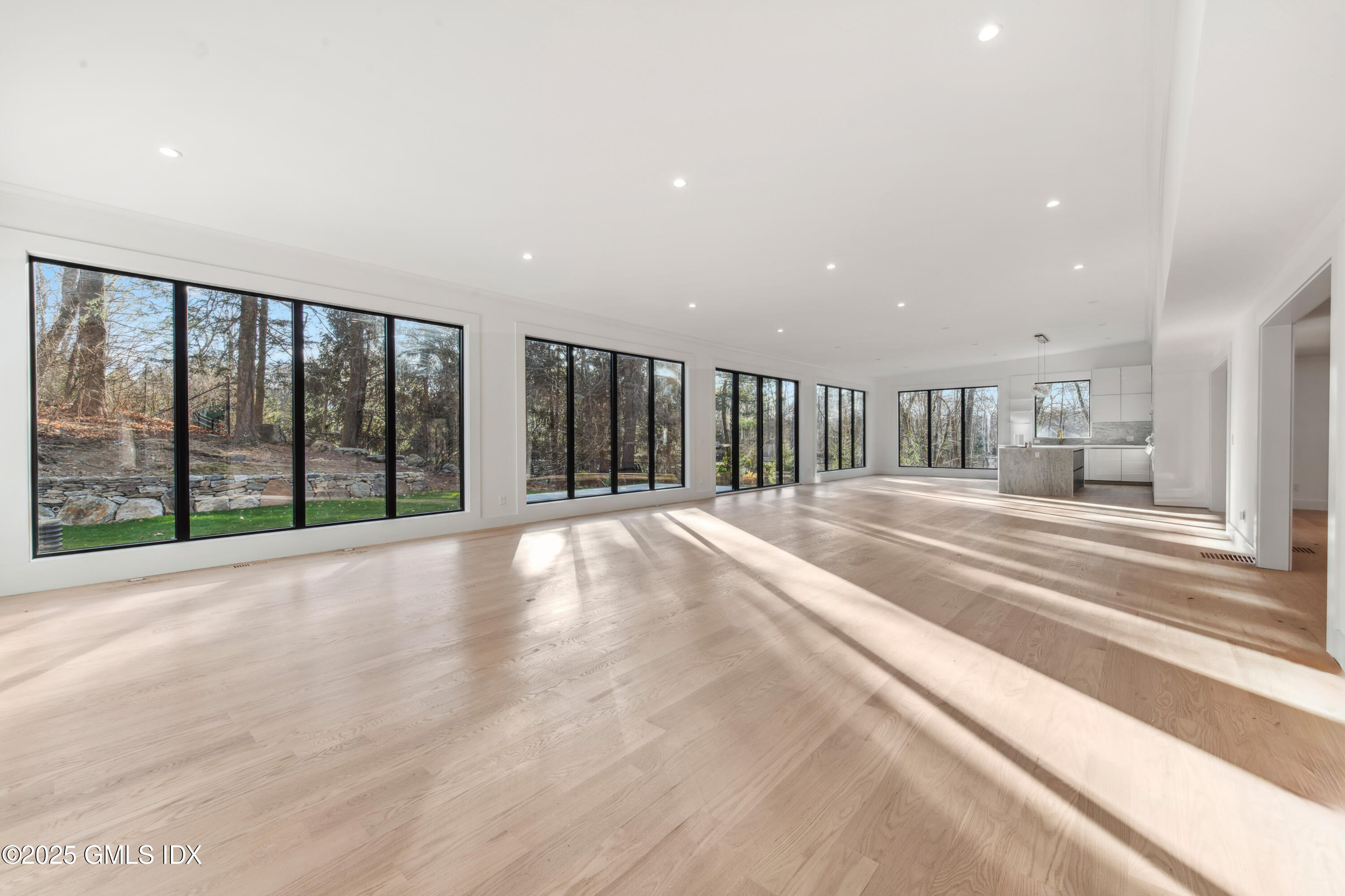 34 Thunder Mountain Road Greenwich, CT 06831 - Photo 6 of 27 Living Room