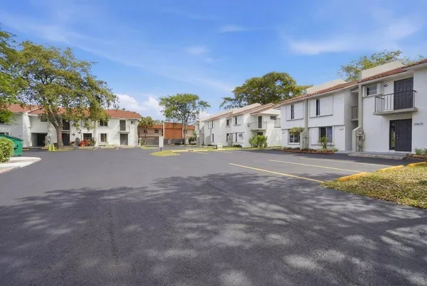 $2,499 | 3907 Northwest 76th Terrace, Hollywood, FL 33024