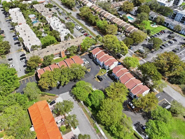 $2,499 | 3907 Northwest 76th Terrace, Hollywood, FL 33024