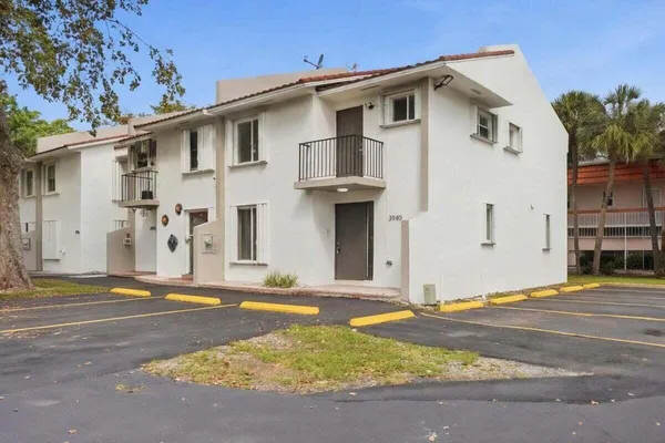 $2,499 | 3907 Northwest 76th Terrace, Hollywood, FL 33024