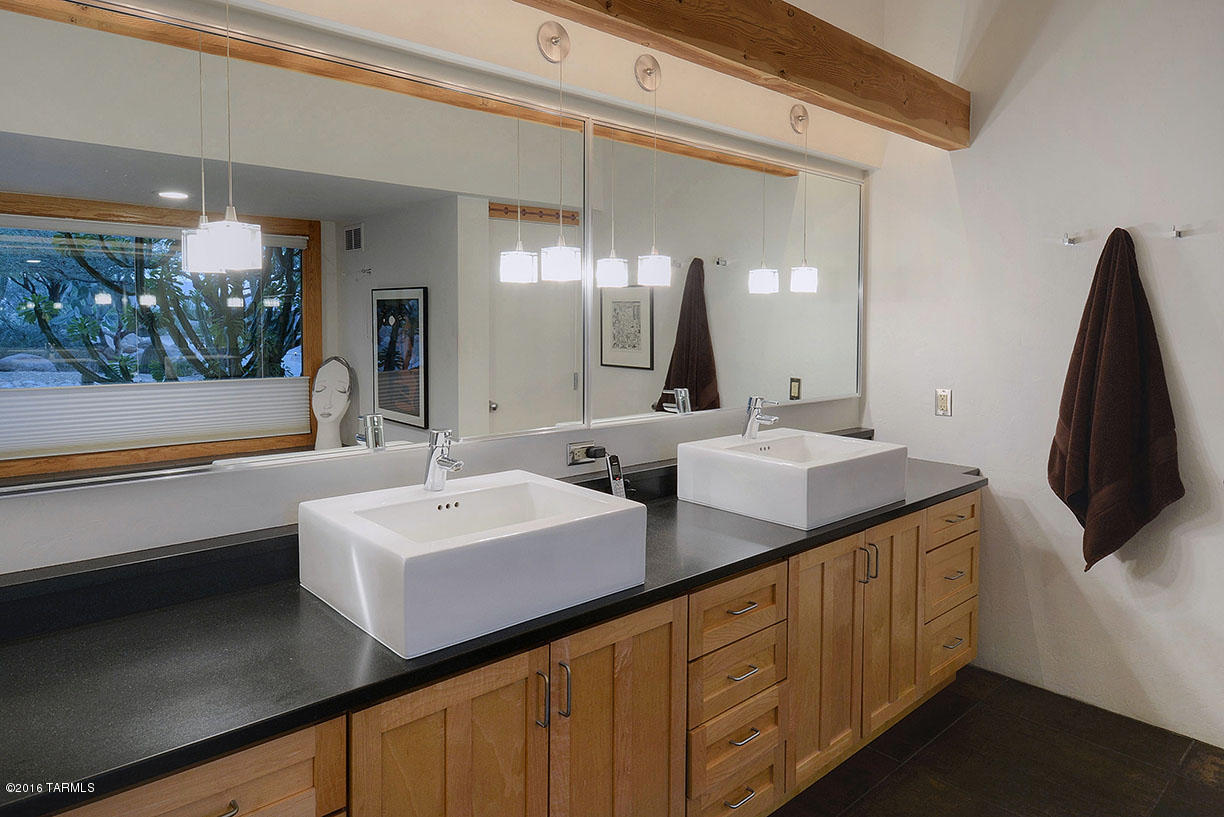 1924 East Buck Ridge Place Oro Valley, AZ 85737 - Photo 15 of 36