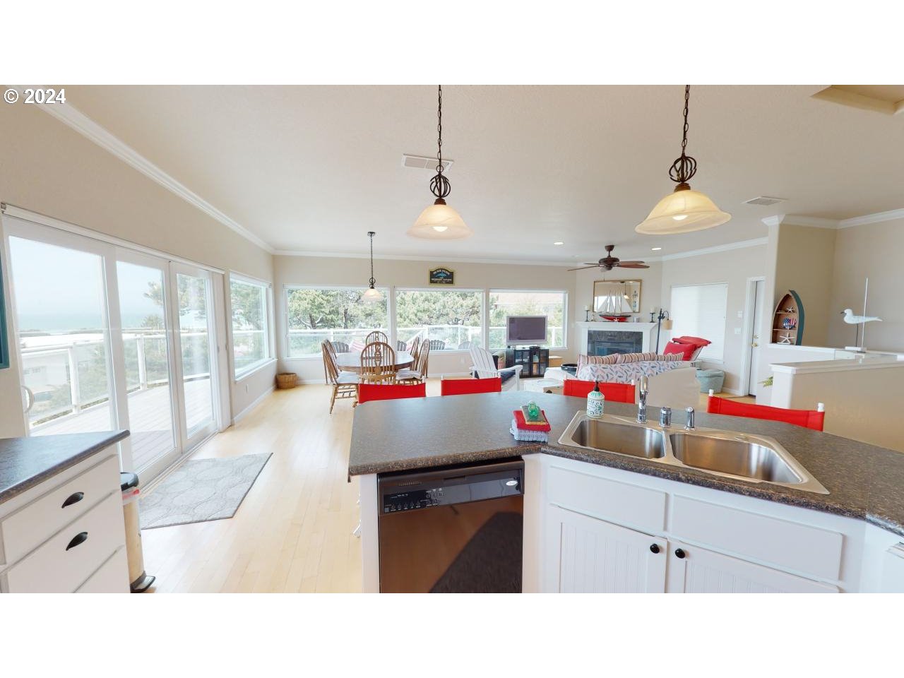 94042 Doyle Point Road Wedderburn, OR 97444 - Photo 13 of 35 Gallery Image 13