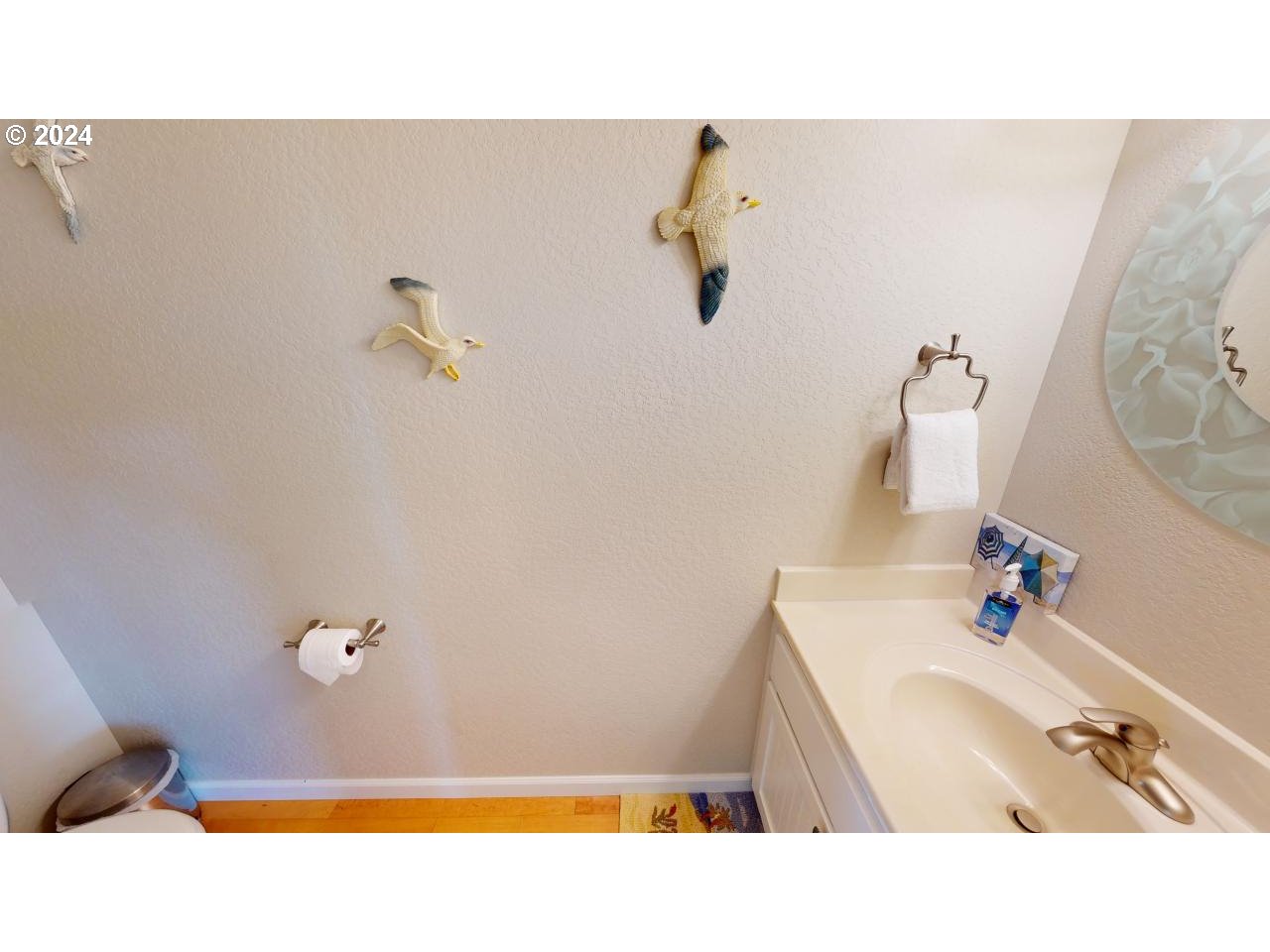 94042 Doyle Point Road Wedderburn, OR 97444 - Photo 15 of 35 Bathroom