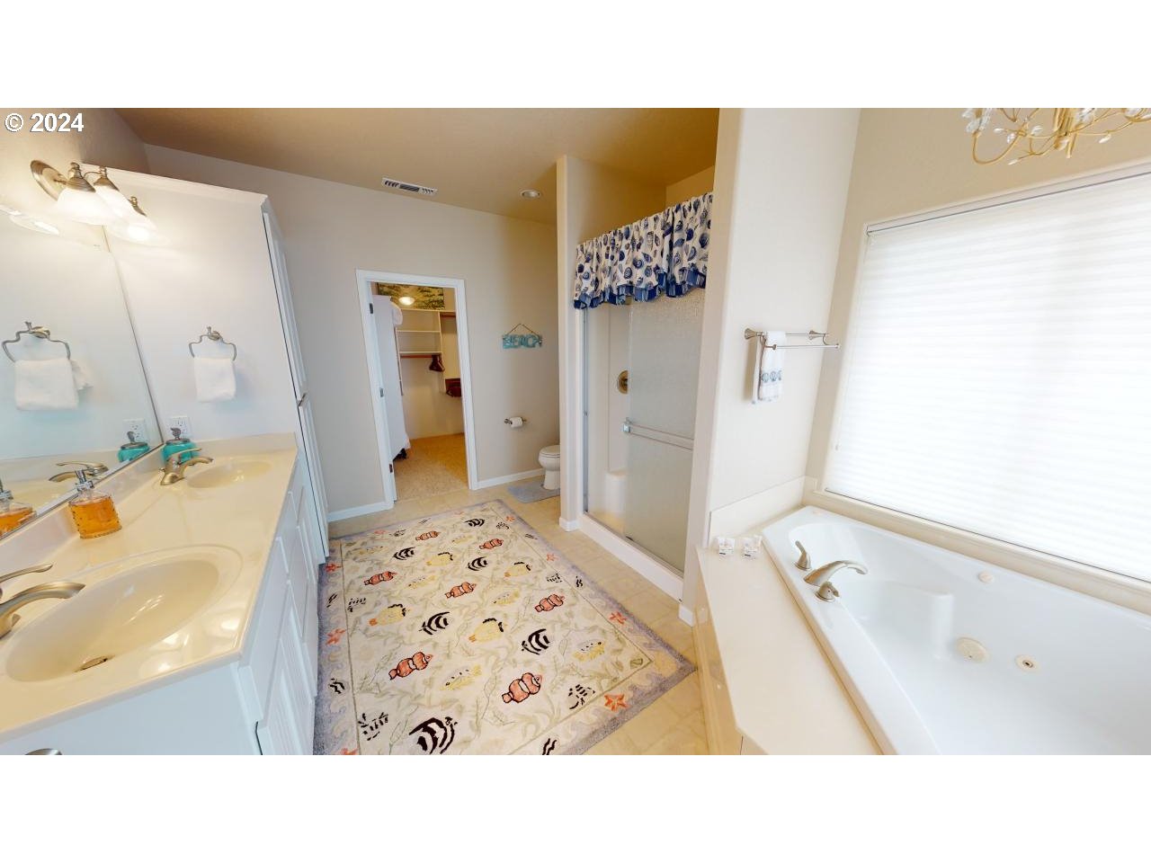 94042 Doyle Point Road Wedderburn, OR 97444 - Photo 18 of 35 Owner's Suite Bathroom