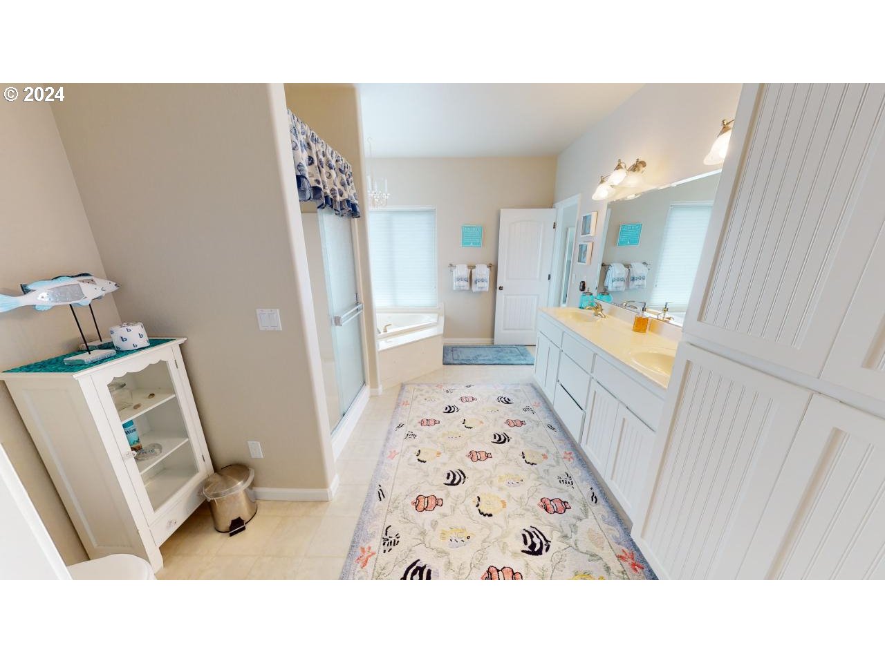 94042 Doyle Point Road Wedderburn, OR 97444 - Photo 19 of 35 Owner's Suite Bathroom