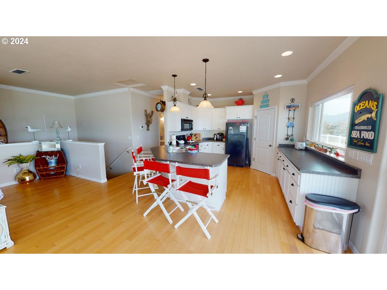 94042 Doyle Point Road Wedderburn, OR 97444 - Photo 10 of 35 Kitchen