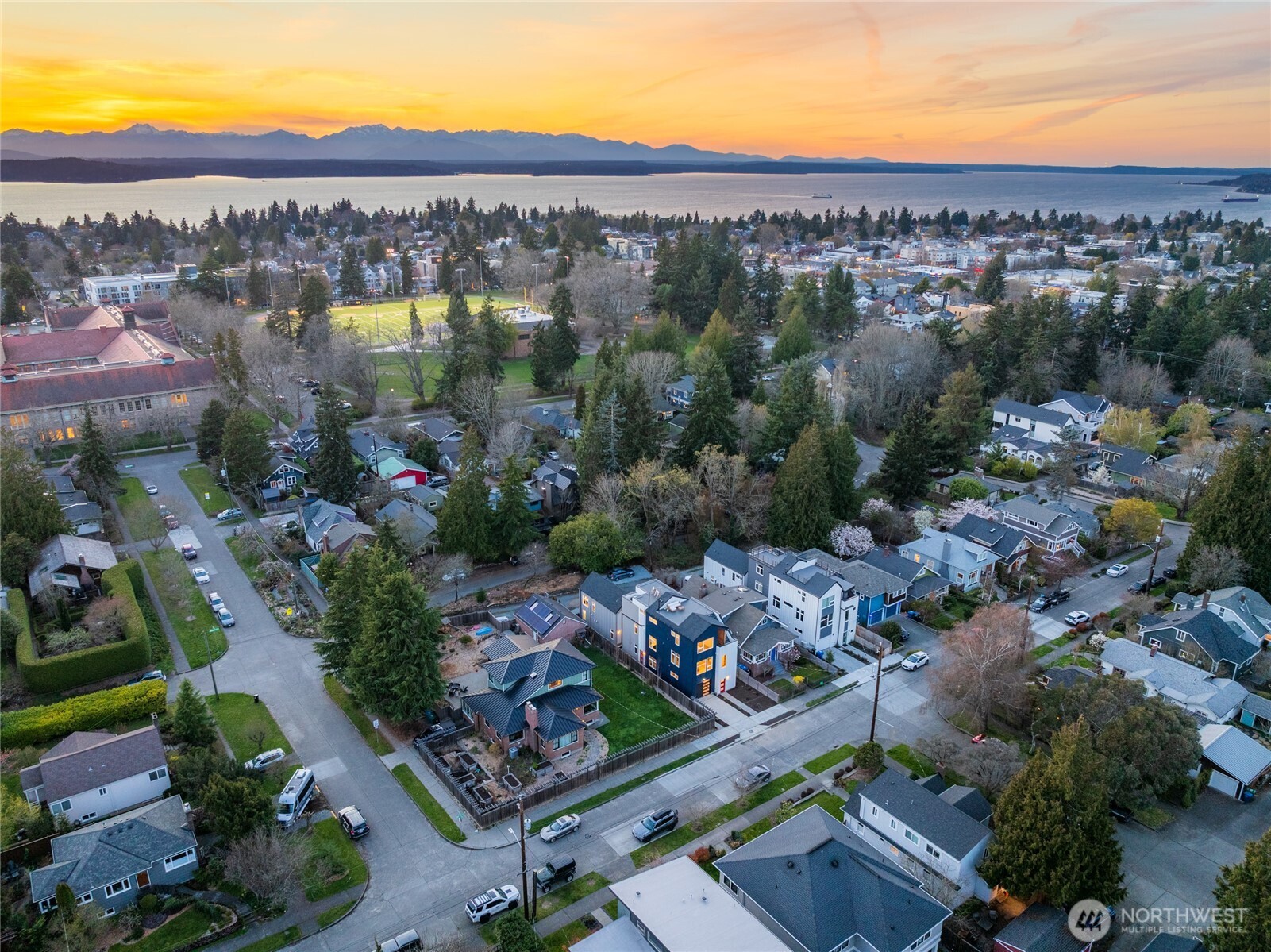 2931 39th Avenue Southwest Seattle, WA 98116 - Photo 34 of 40
