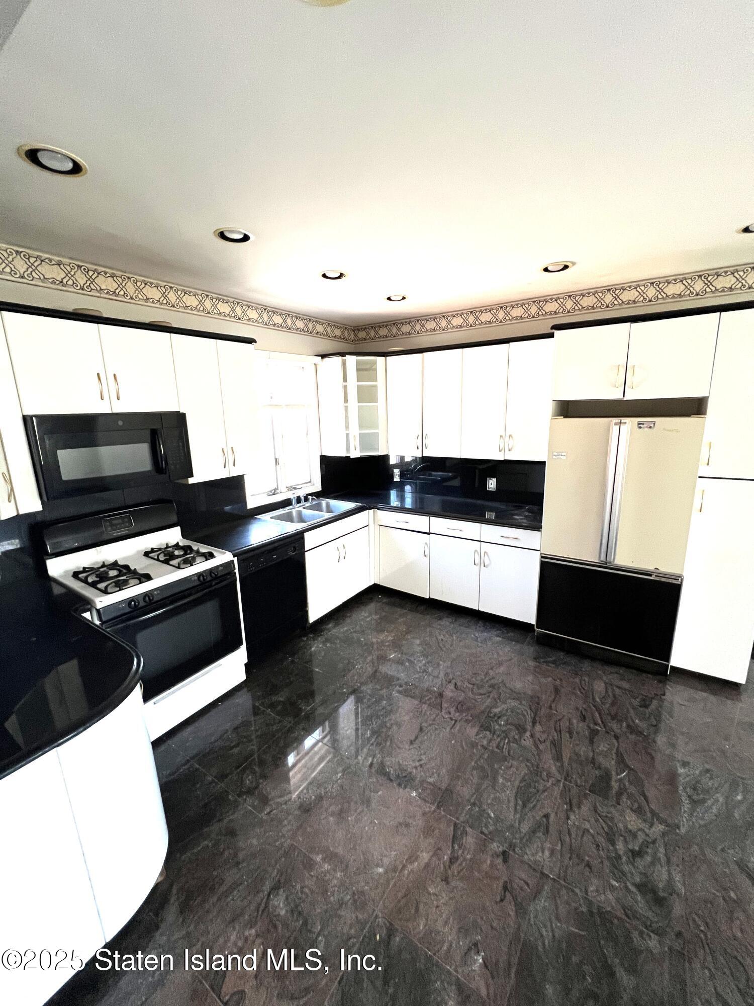 85 Foster Road Staten Island, NY 10309 - Photo 11 of 34 a living room with furniture and a flat screen tv