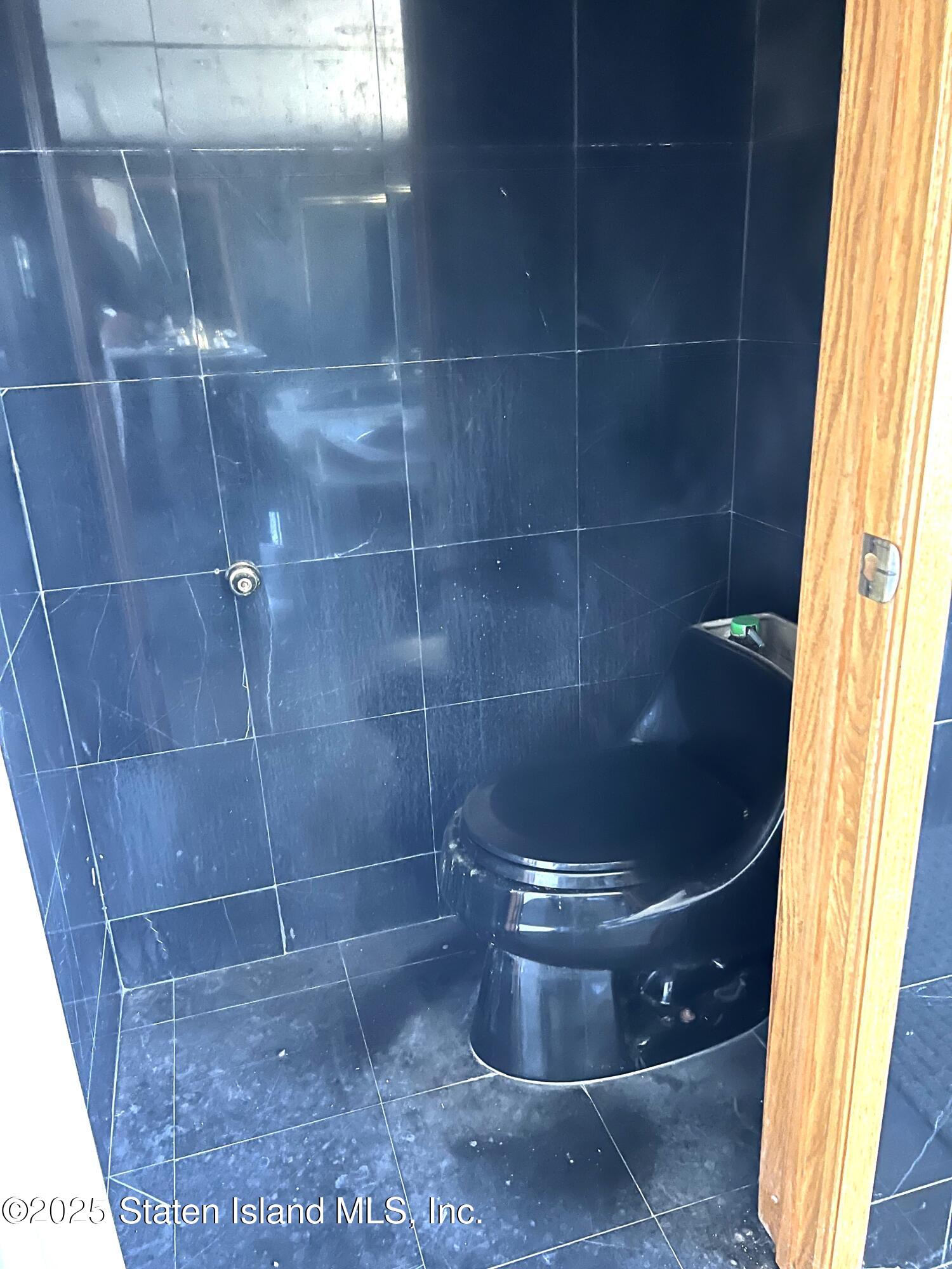 85 Foster Road Staten Island, NY 10309 - Photo 30 of 34 a bathroom with a shower