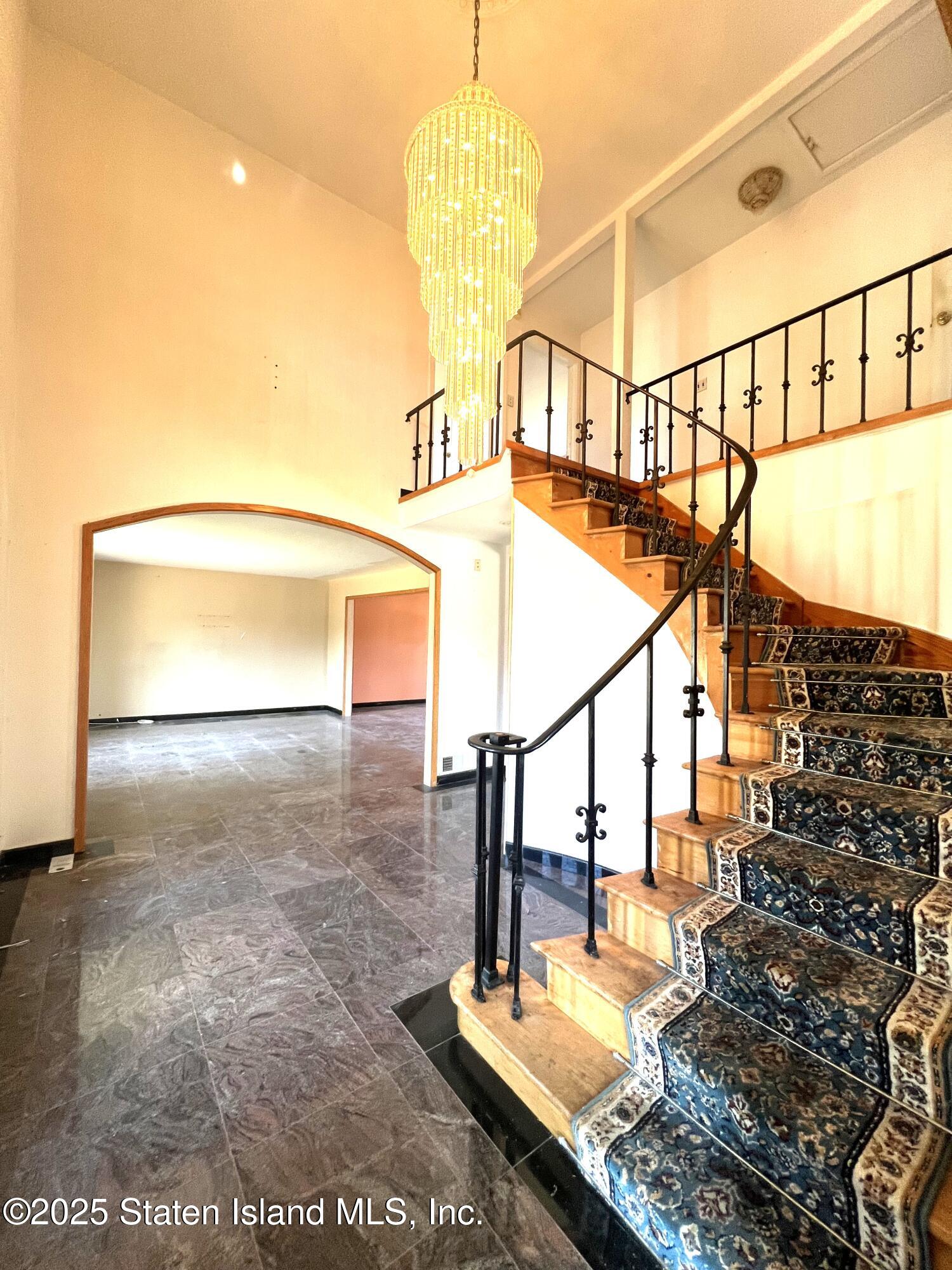 85 Foster Road Staten Island, NY 10309 - Photo 5 of 34 a view of entryway and hall