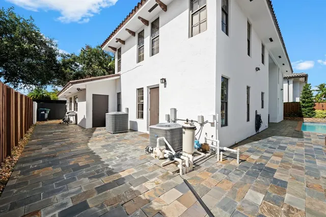 $1,549,900 | 8340 Northwest 167th Terrace, Miami Lakes, FL 33016