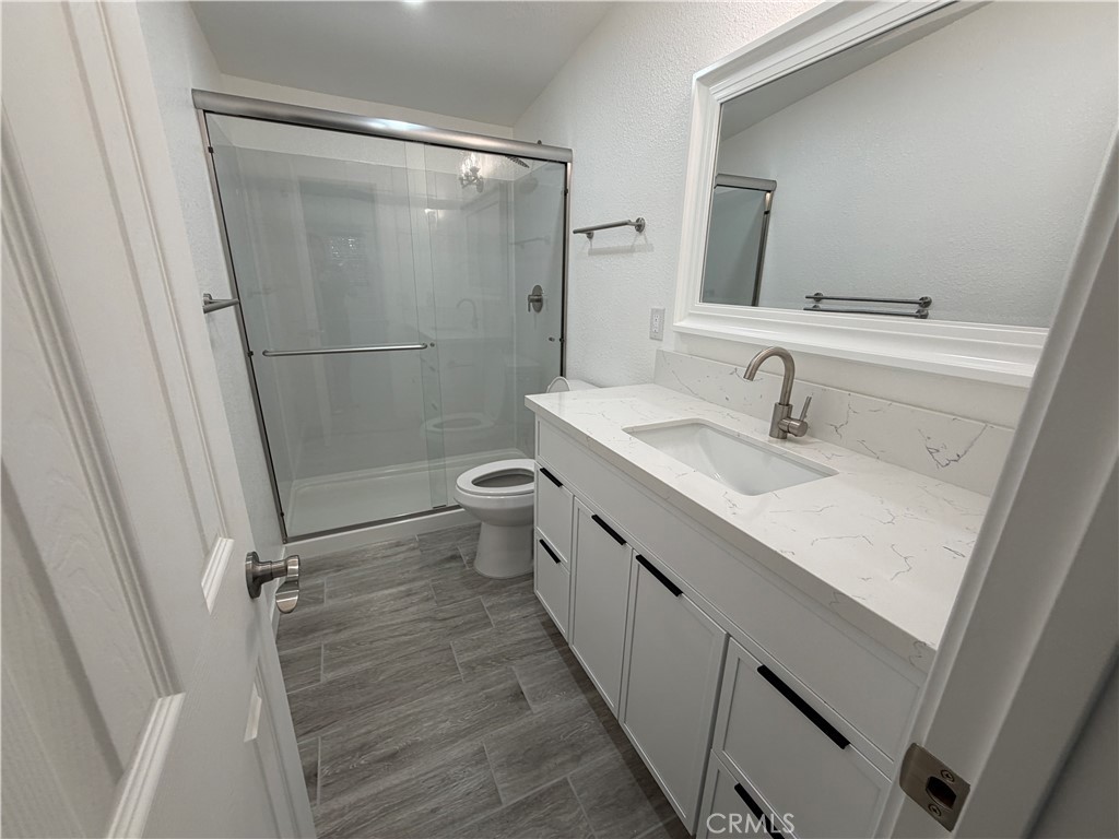 3590 Buchanan Street, Unit A Riverside, CA 92503 - Photo 19 of 40 Primary Bathroom