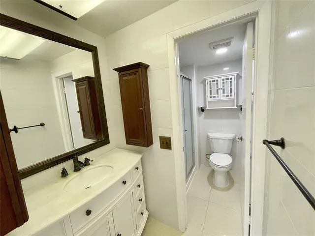 $1,900 | 5090 Southwest 64th Avenue, Unit 204, Davie, FL 33314