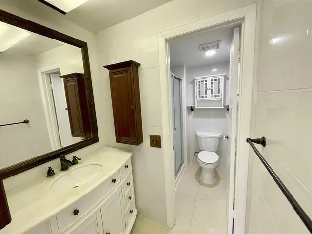 $1,900 | 5090 Southwest 64th Avenue, Unit 204, Davie, FL 33314