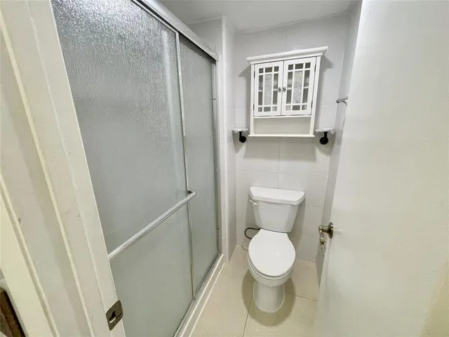 $1,900 | 5090 Southwest 64th Avenue, Unit 204, Davie, FL 33314