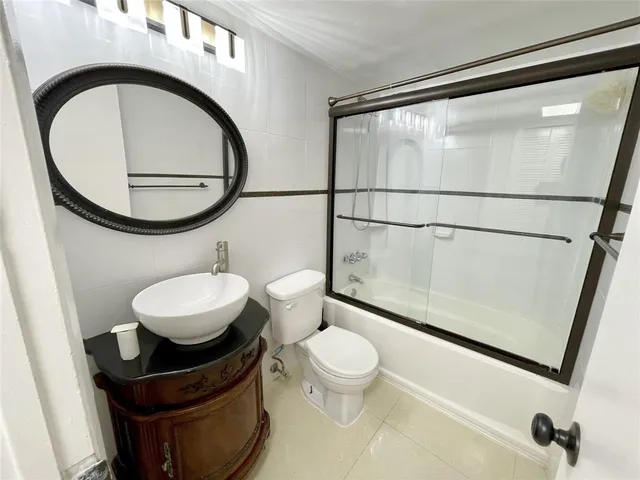 $1,900 | 5090 Southwest 64th Avenue, Unit 204, Davie, FL 33314