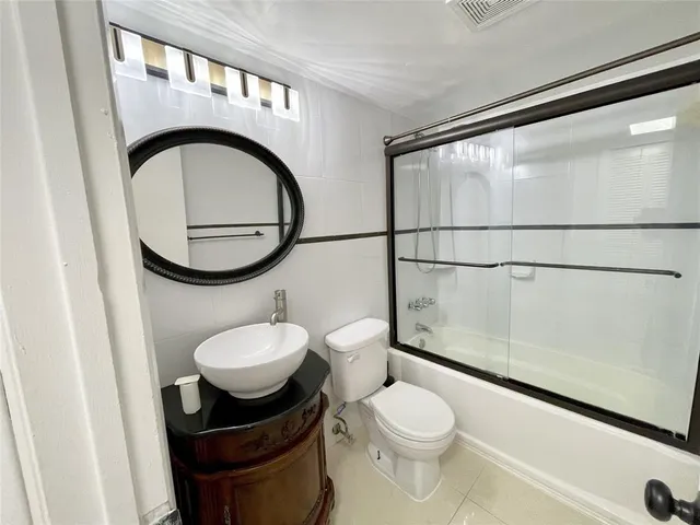 $1,900 | 5090 Southwest 64th Avenue, Unit 204, Davie, FL 33314