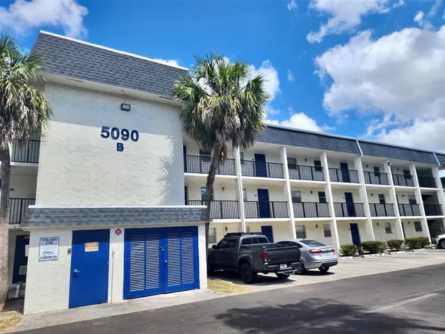 $1,900 | 5090 Southwest 64th Avenue, Unit 204, Davie, FL 33314