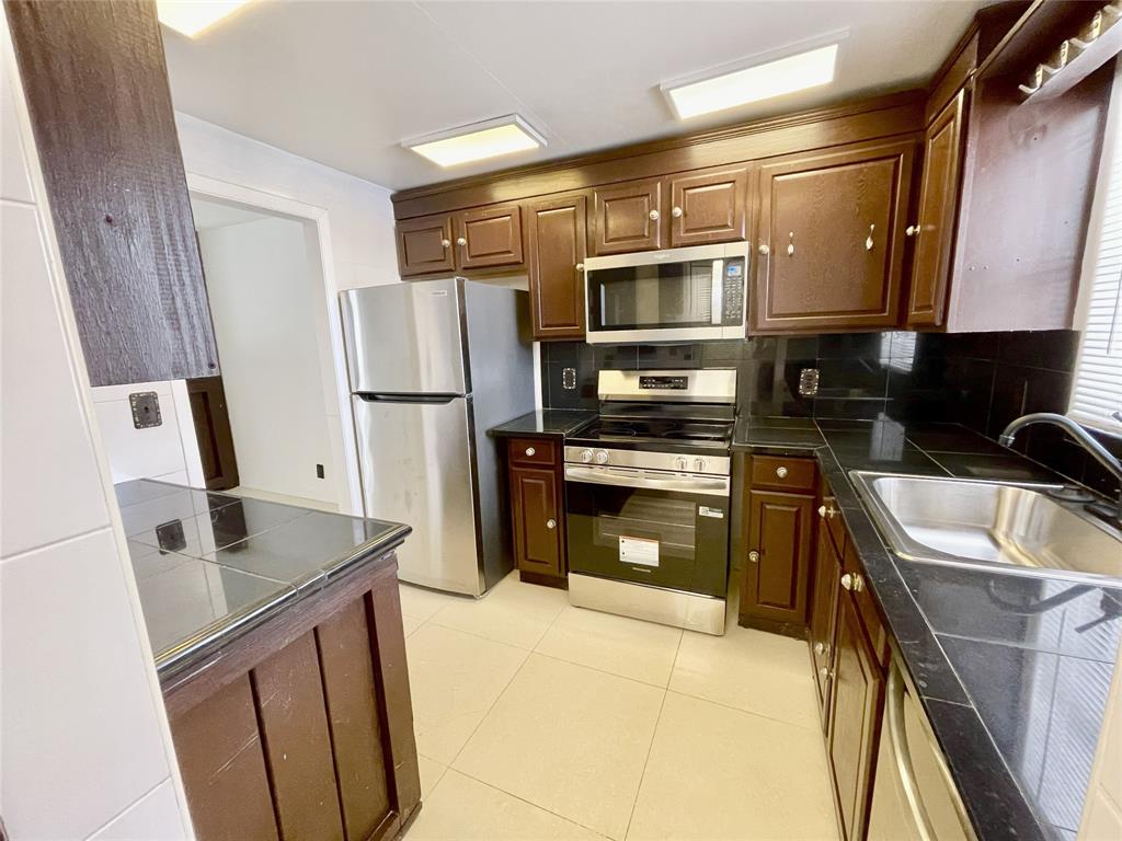 5090 Southwest 64th Avenue, Unit 204 Davie, FL 33314 - Photo 3 of 25 Stainless steel appliances