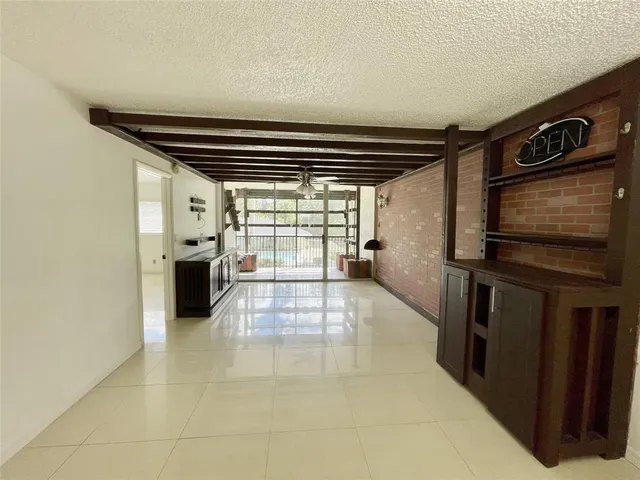 $1,900 | 5090 Southwest 64th Avenue, Unit 204, Davie, FL 33314