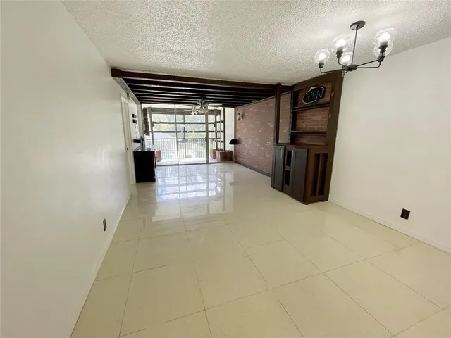 $1,900 | 5090 Southwest 64th Avenue, Unit 204, Davie, FL 33314