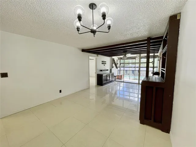 $1,900 | 5090 Southwest 64th Avenue, Unit 204, Davie, FL 33314