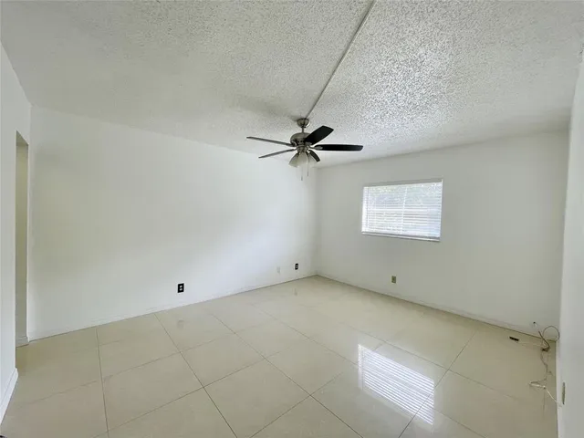 $1,900 | 5090 Southwest 64th Avenue, Unit 204, Davie, FL 33314