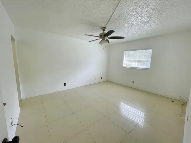 $1,900 | 5090 Southwest 64th Avenue, Unit 204, Davie, FL 33314
