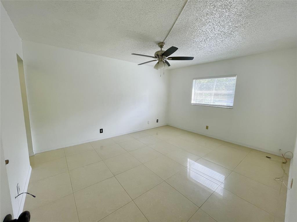 5090 Southwest 64th Avenue, Unit 204 Davie, FL 33314 - Photo 9 of 25 White, bright, and natural