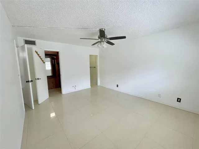 $1,900 | 5090 Southwest 64th Avenue, Unit 204, Davie, FL 33314