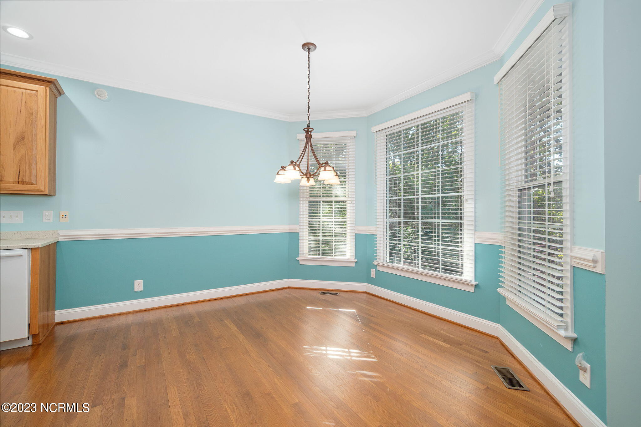 575 Coral Ridge Road Pine Knoll Shores, NC 28512 - Photo 13 of 73 Dining area