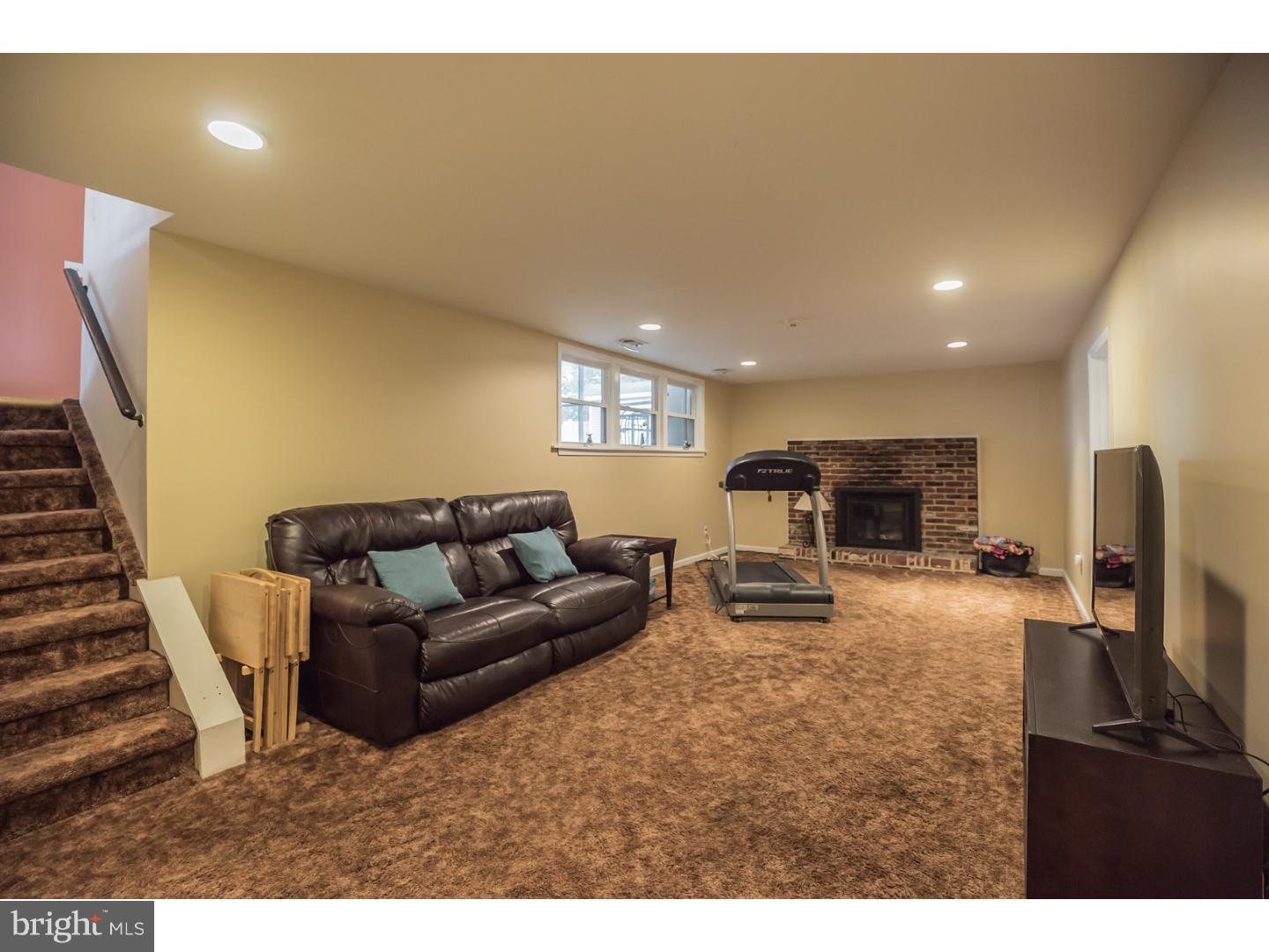 23 Elmgate Road Evesham, NJ 08053 - Photo 15 of 23 Family Room