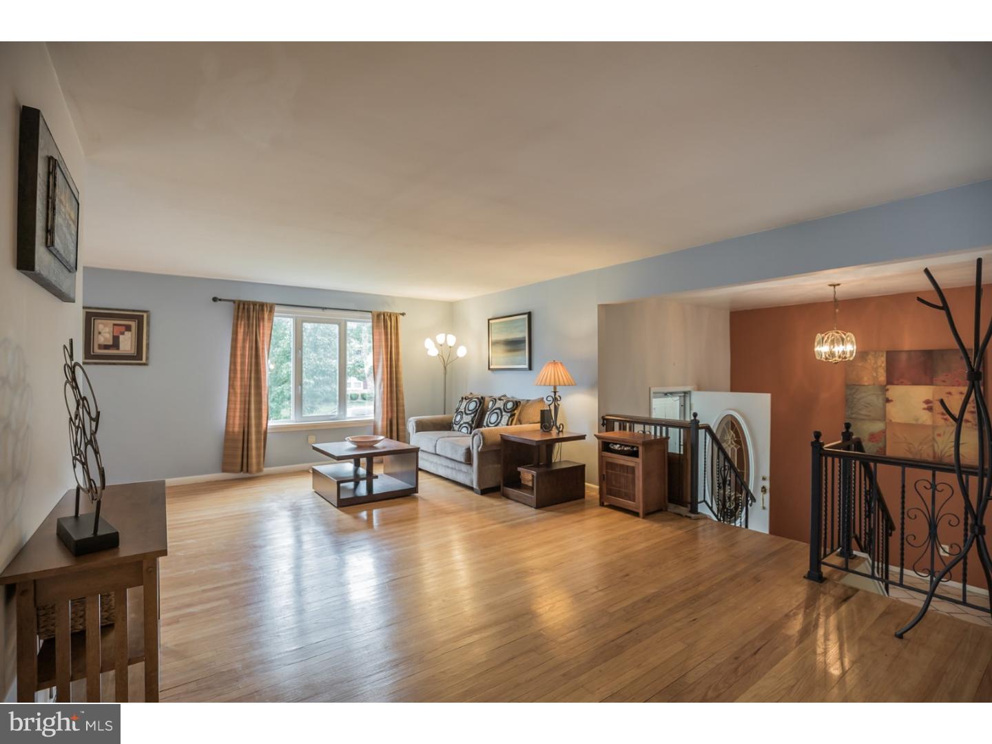 23 Elmgate Road Evesham, NJ 08053 - Photo 5 of 23 Living Room