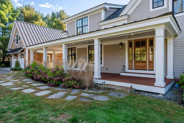 $1,895,000 | 263 Foreside Road, Falmouth, ME 04105