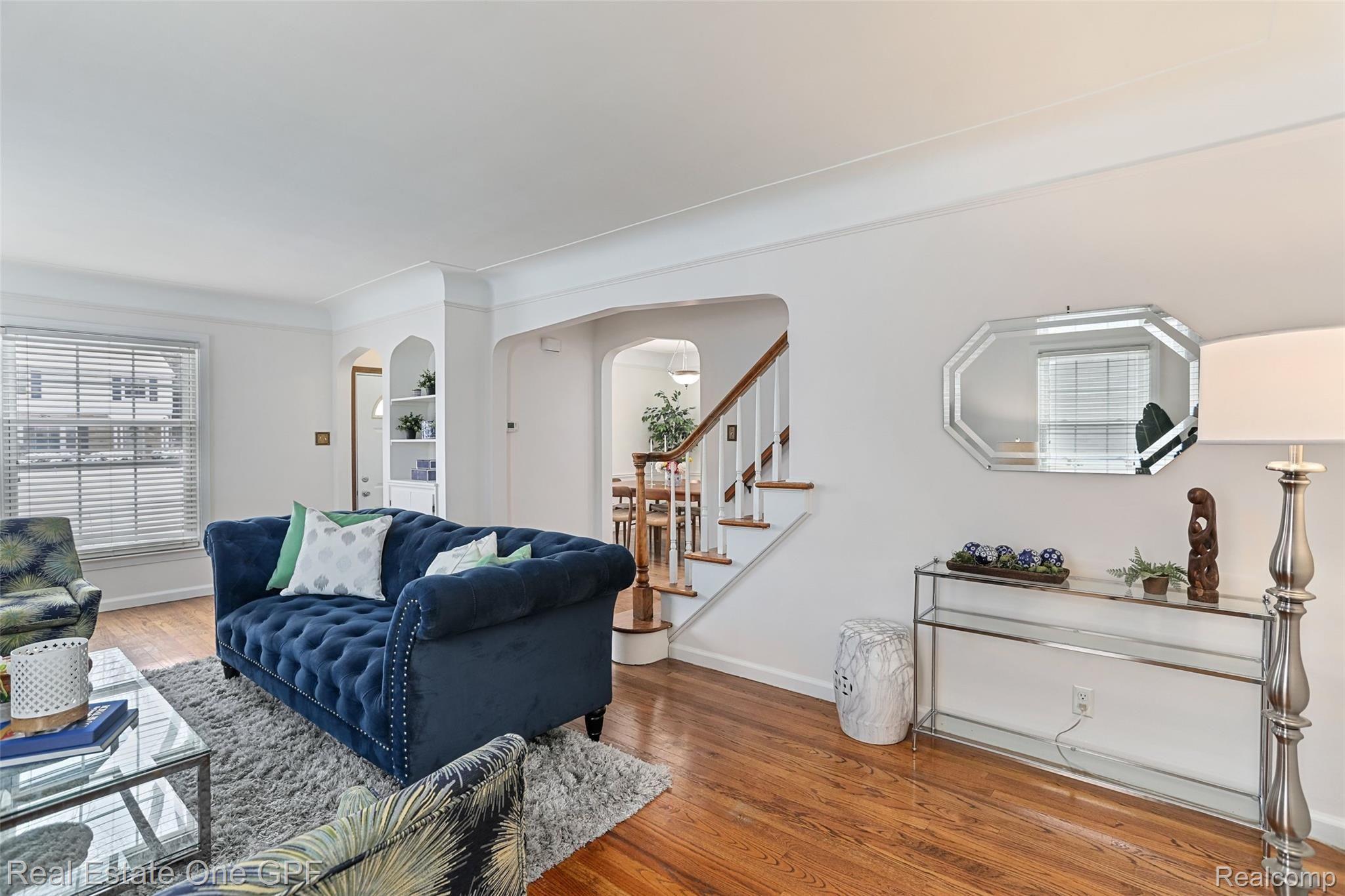 1094 Roslyn Road, Grosse Pointe Woods - 05.jpg