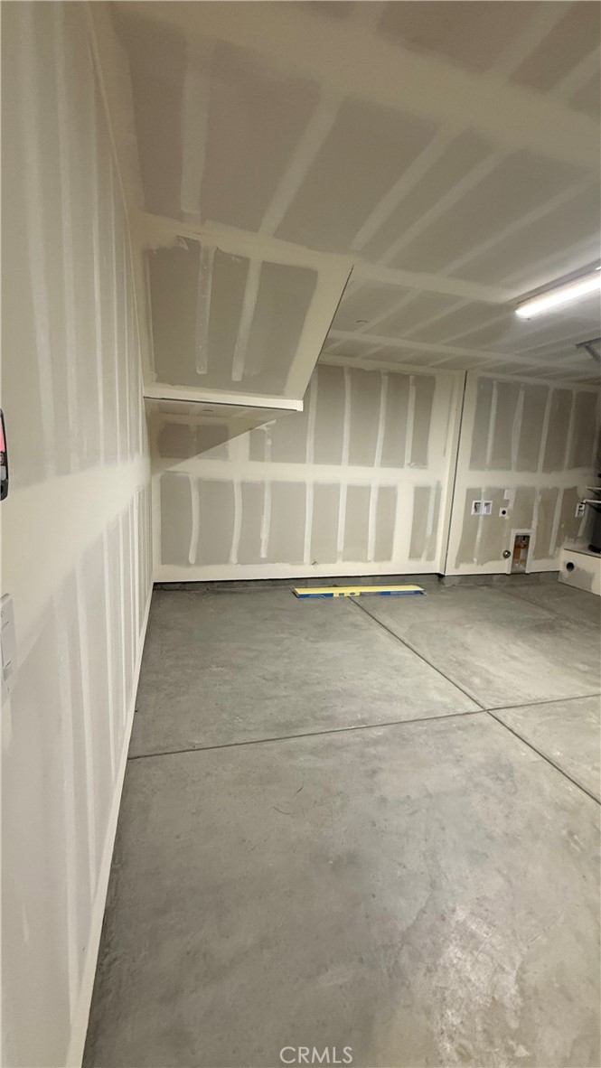 484 Live Oak Road Lompoc, CA 93436 - Photo 18 of 20 Garage
