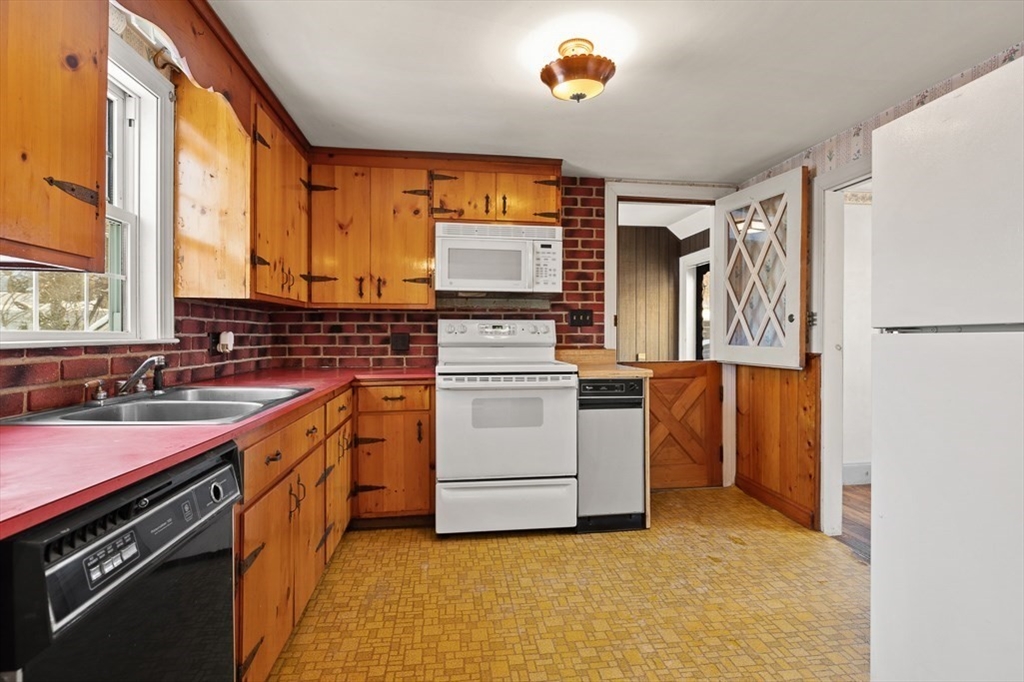 88 Wescroft Road Reading, MA 01867 - Photo 11 of 20 Gallery Image 11
