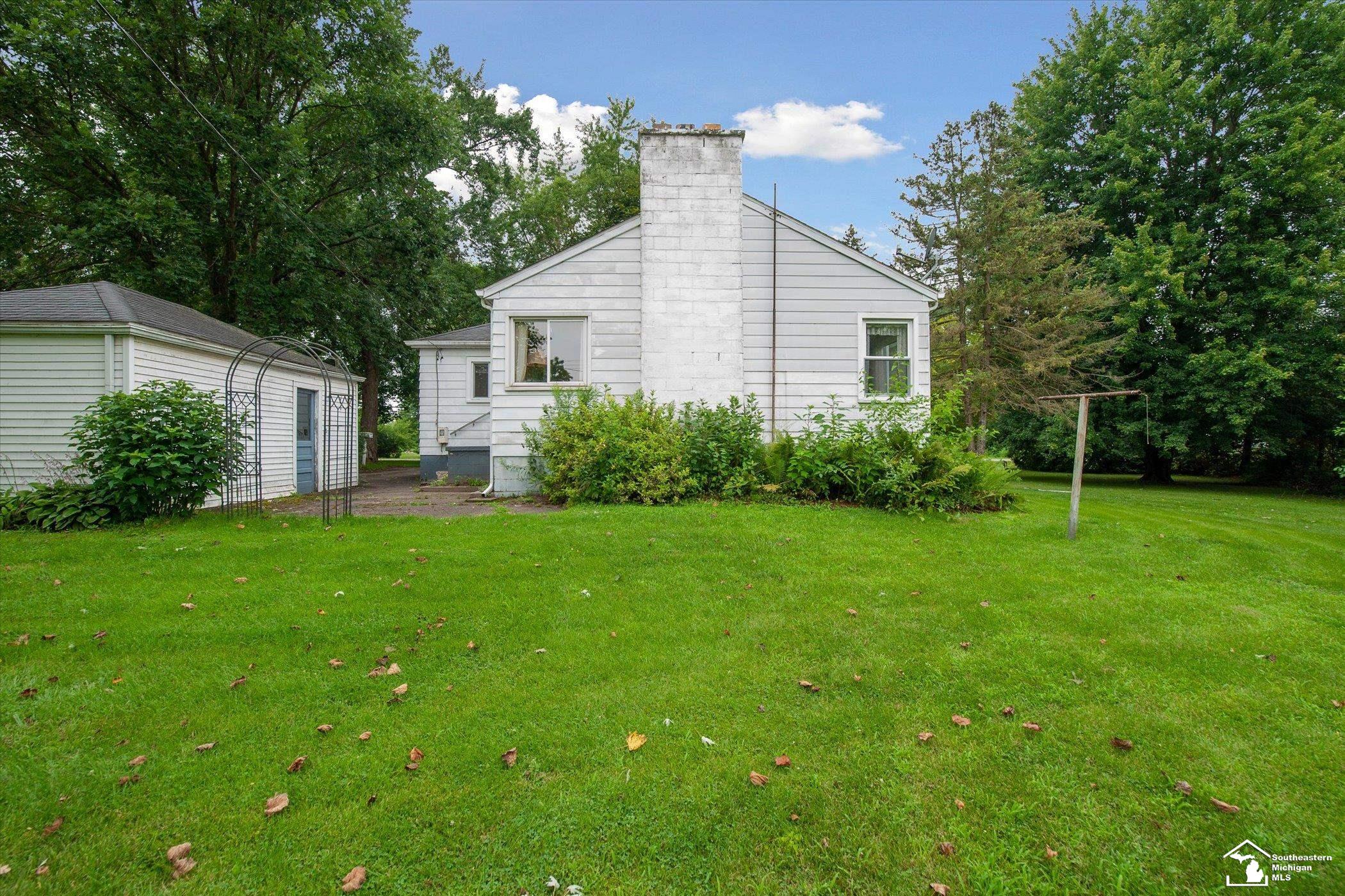 14024 Grafton Road Carleton, MI 48117 - Photo 29 of 37 50117244-34.JPG